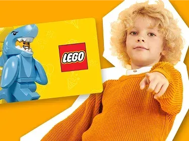 Karta podarunkowa z logiem Lego oraz chłopiec na pomarańczowym tle