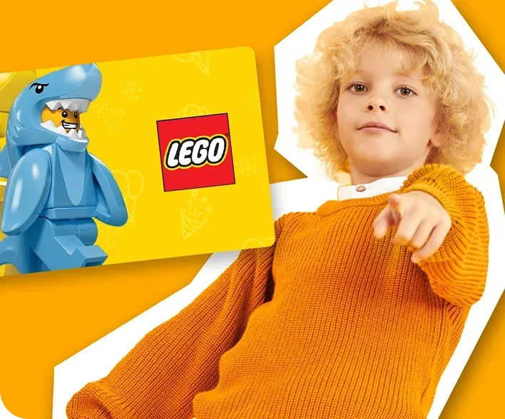 Karta podarunkowa z logiem Lego oraz chłopiec na pomarańczowym tle